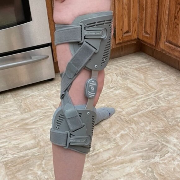 Ossur Unloader One with Smartdosing Knee Brace - Right Lateral Small - Picture 13 of 14